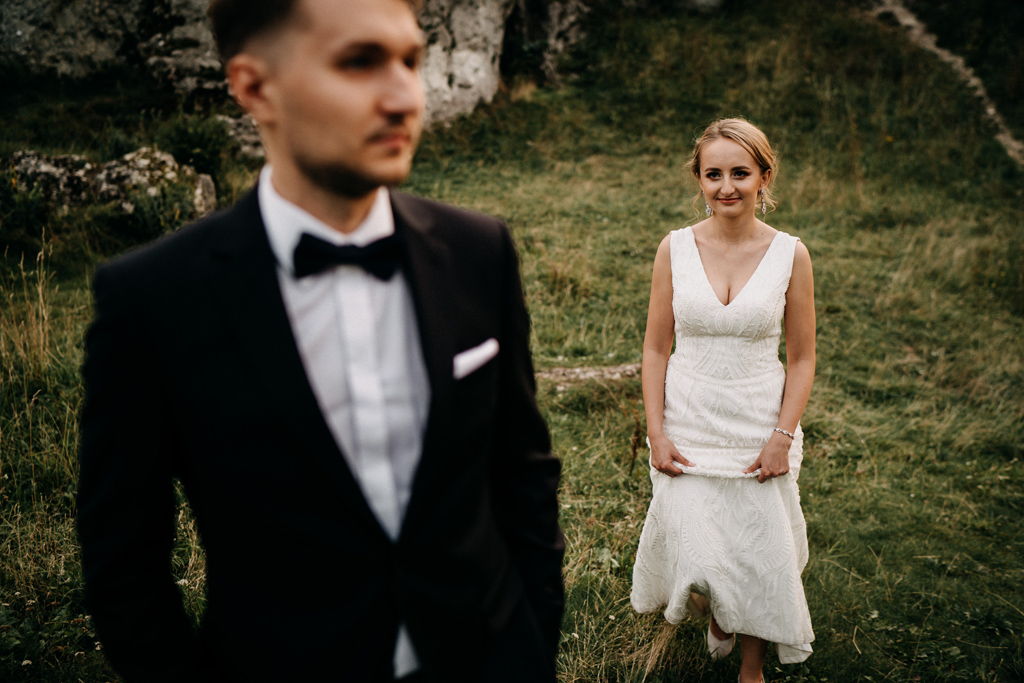 Romantyczna, plenerowa sesja ślubna na zamku w Olsztynie