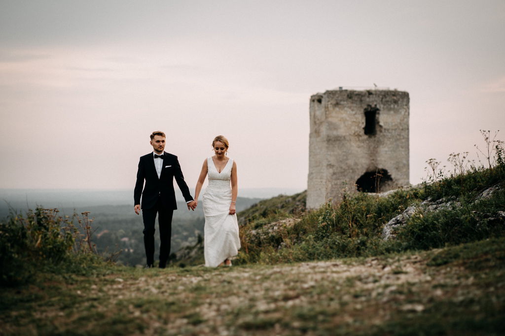 Romantyczna, plenerowa sesja ślubna na zamku w Olsztynie