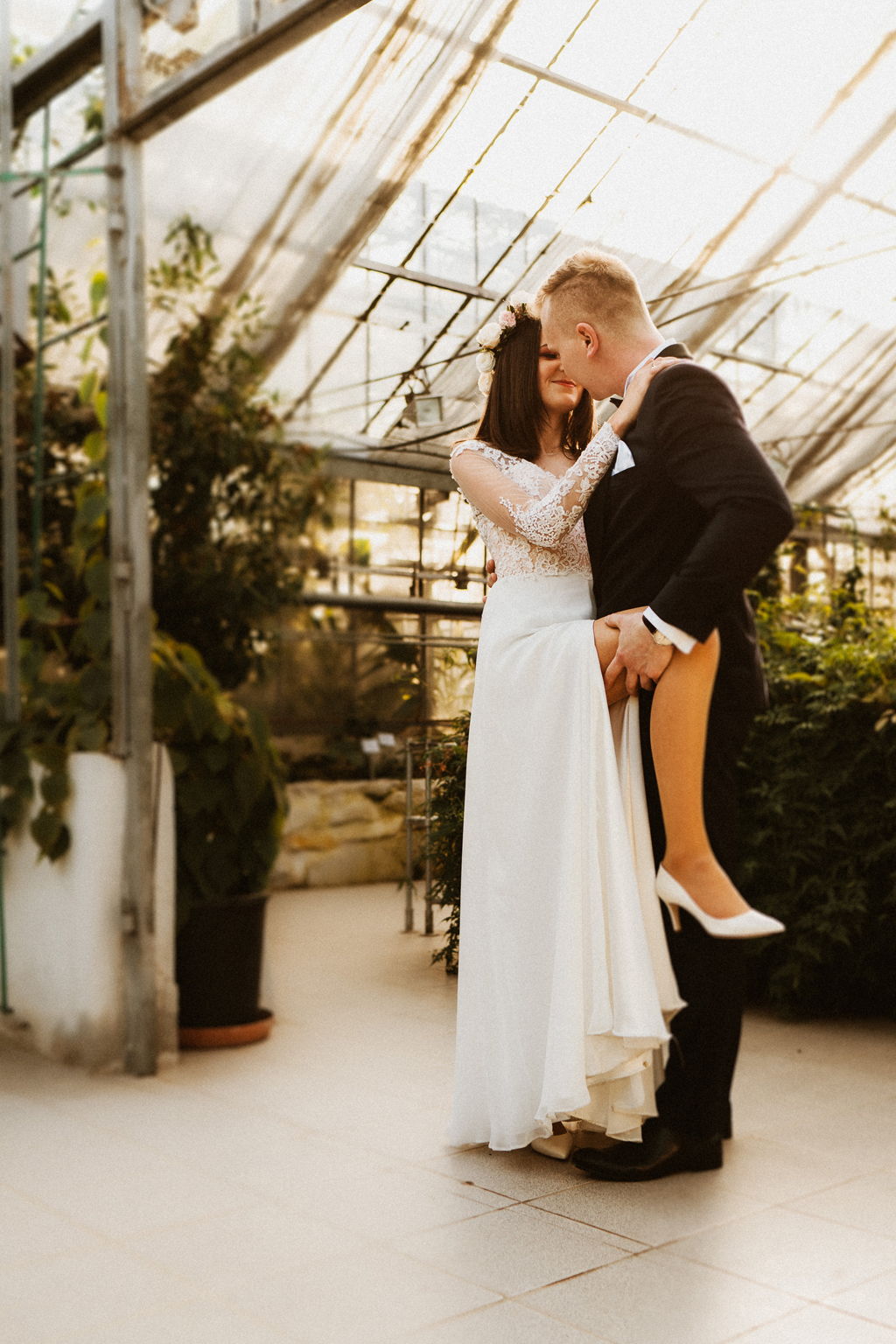 Plenerowa sesja ślubna w Ogrodzie Botanicznym Powsin