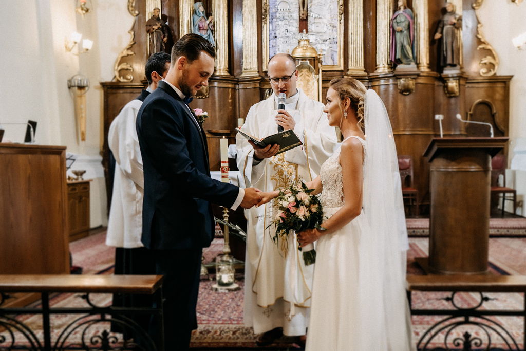 Ceremonia Ślubu w Lutomiersku | Reportaż zdjęciowy