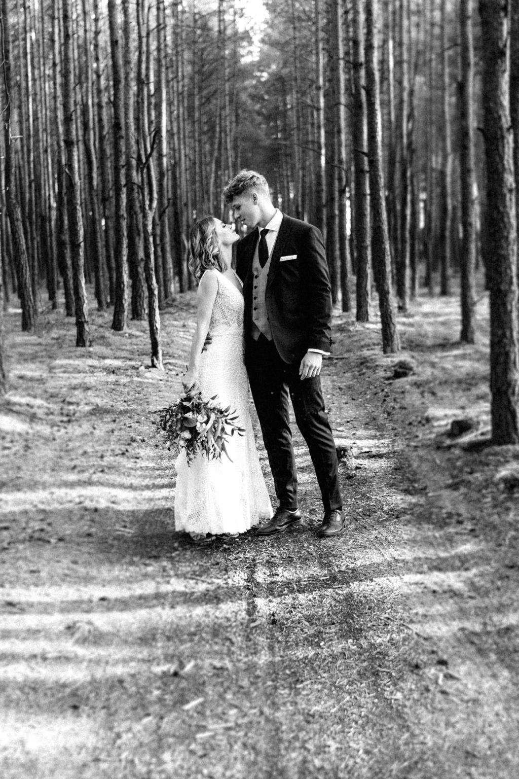 sesja ślubna w lesie i nad wodą