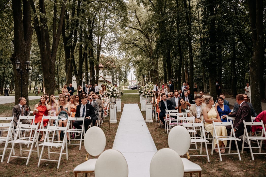 Ślub kościelny w plenerze Lipowy Dwór