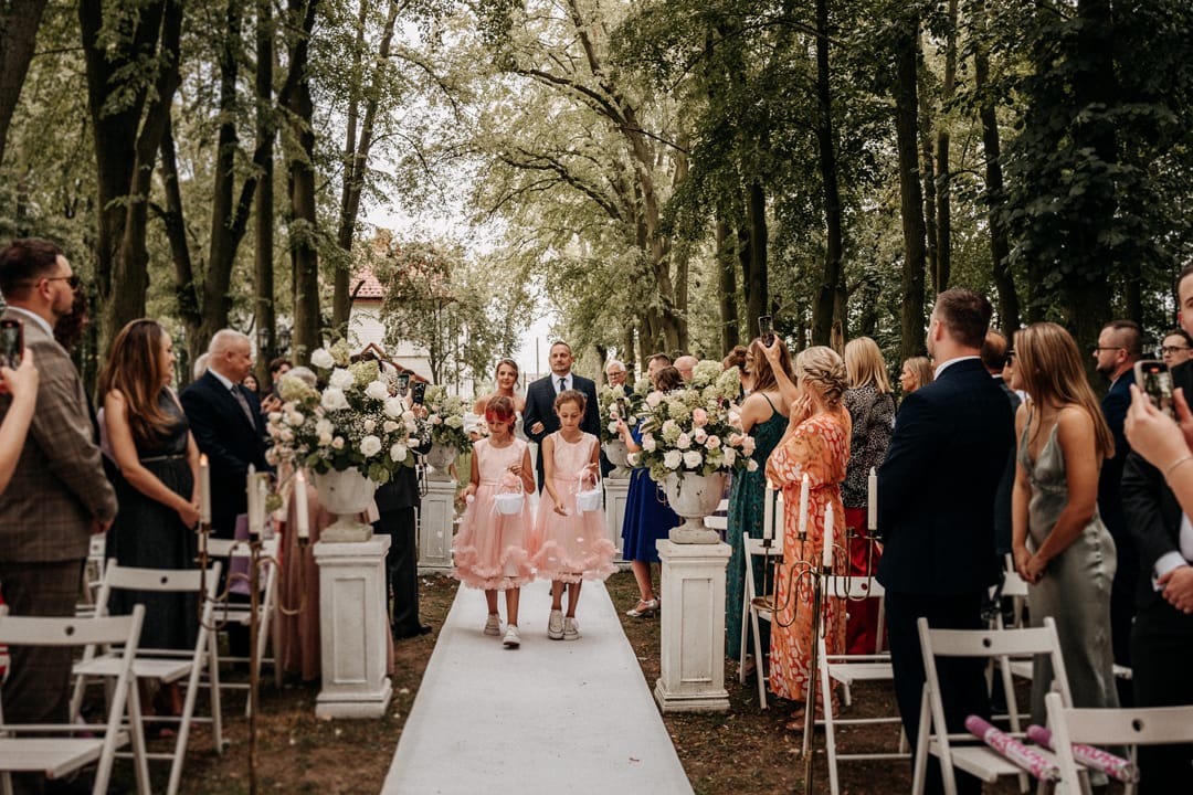 Ślub kościelny w plenerze Lipowy Dwór