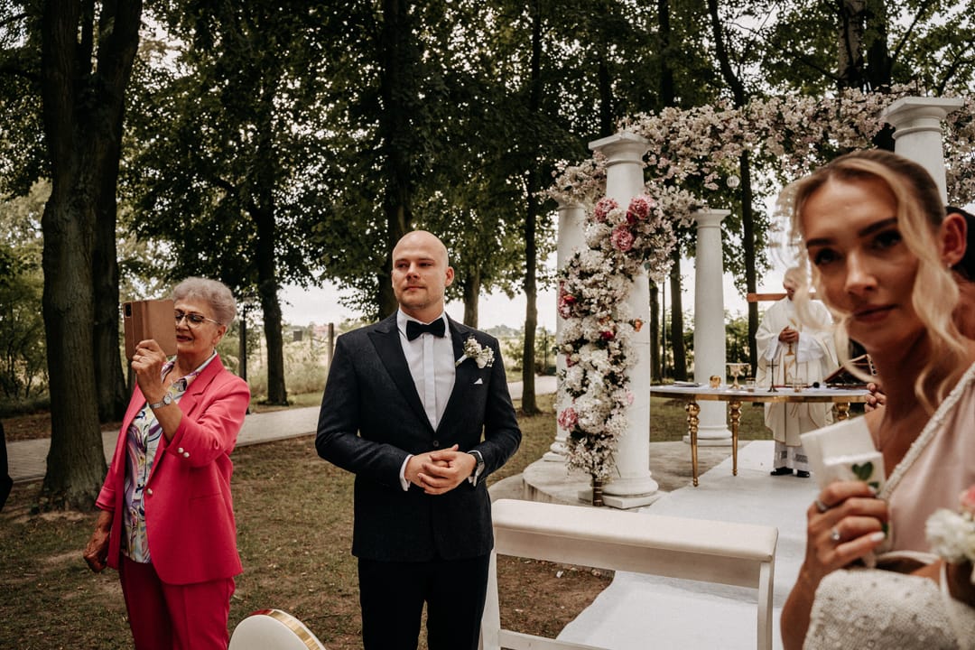 Ślub kościelny w plenerze Lipowy Dwór