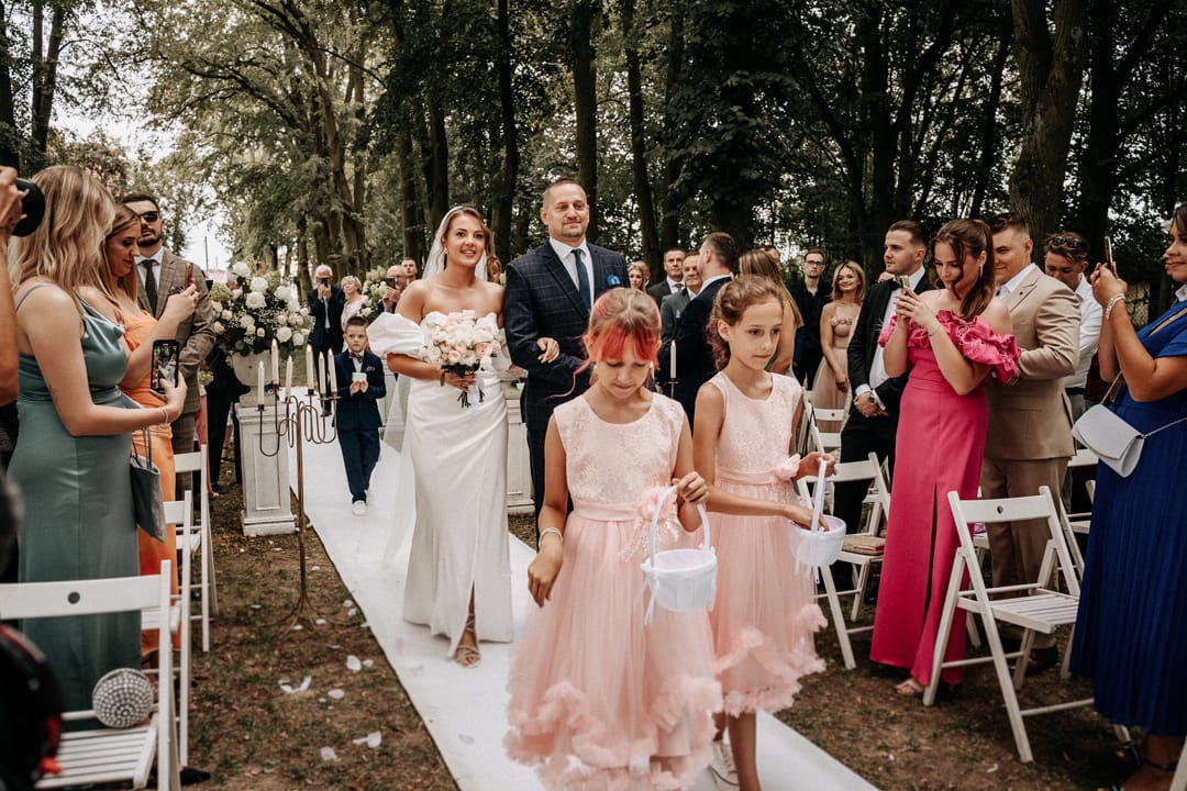 Ślub kościelny w plenerze Lipowy Dwór