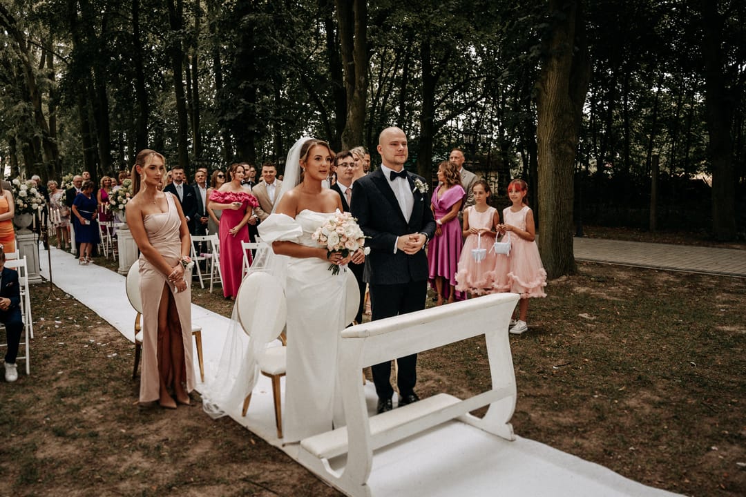 Ślub kościelny w plenerze Lipowy Dwór