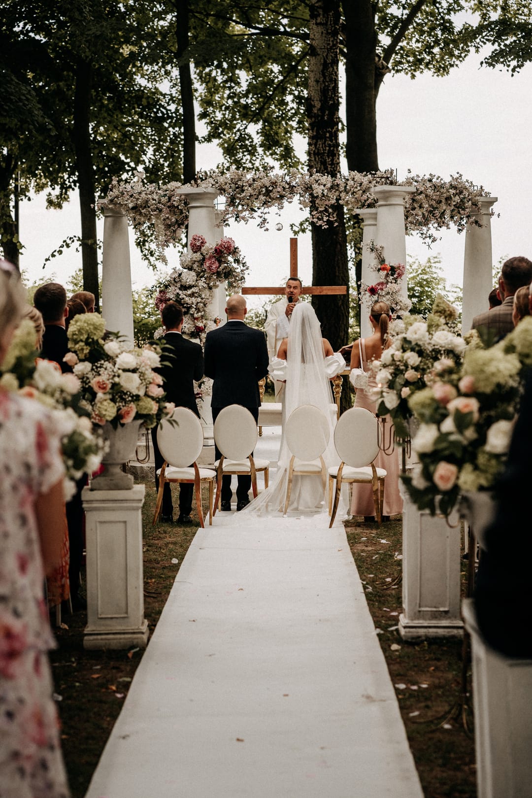 Ślub kościelny w plenerze Lipowy Dwór