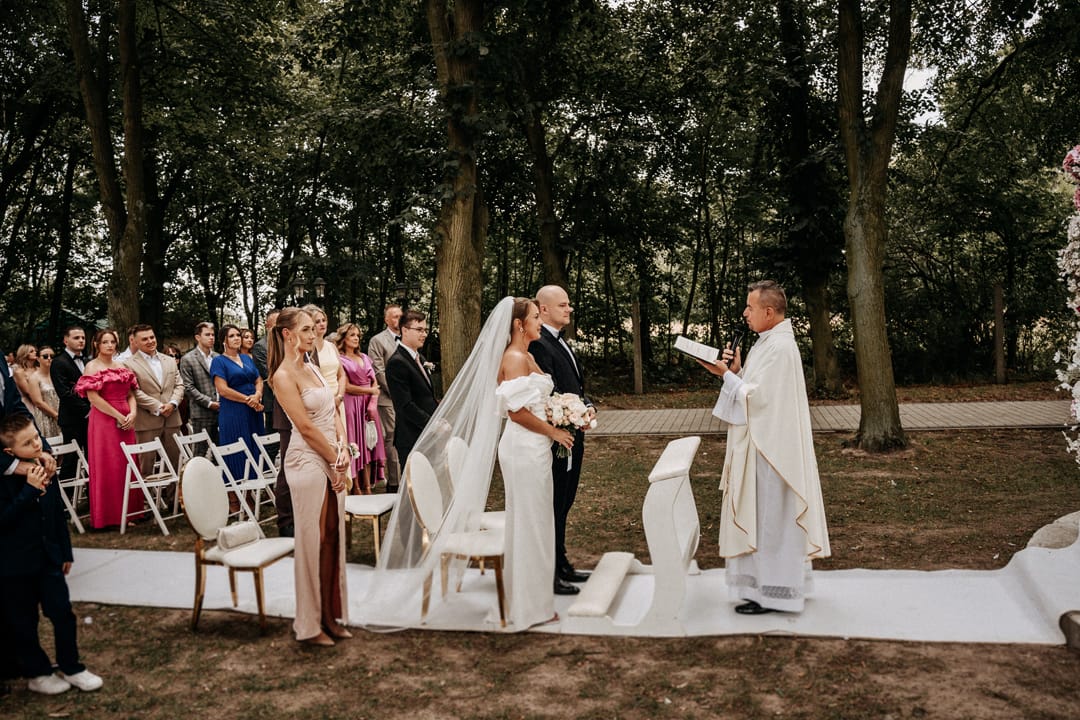 Ślub kościelny w plenerze Lipowy Dwór