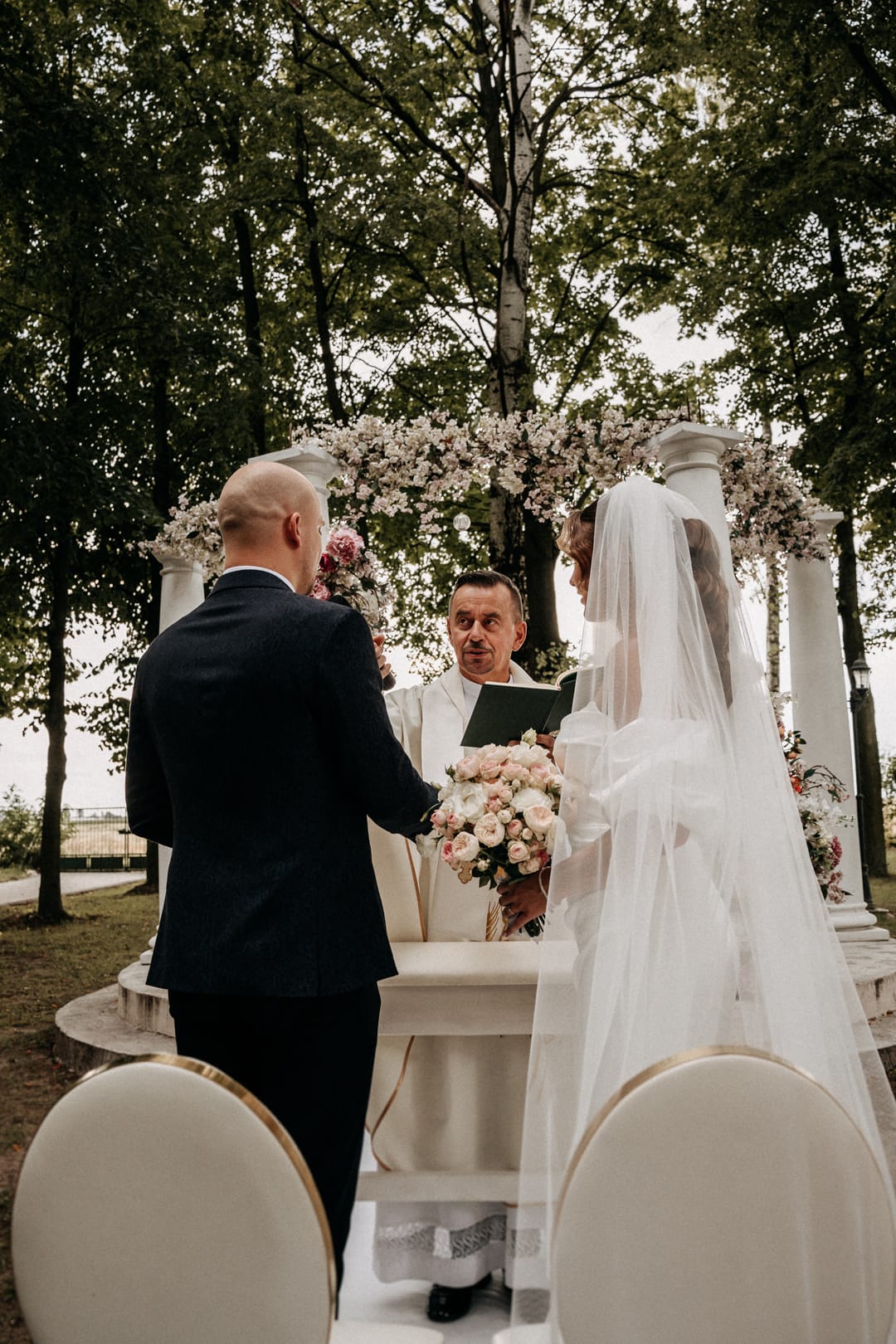 Ślub kościelny w plenerze Lipowy Dwór
