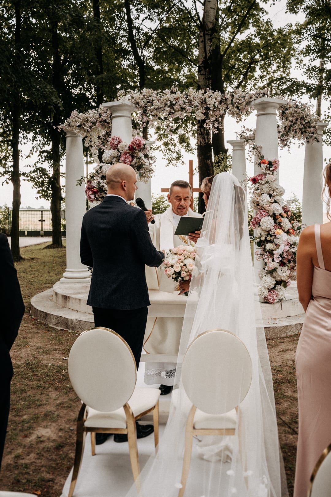 Ślub kościelny w plenerze Lipowy Dwór