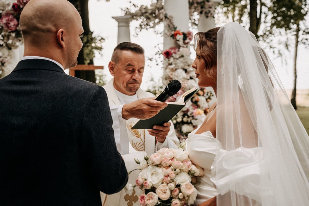 Ślub kościelny w plenerze Lipowy Dwór