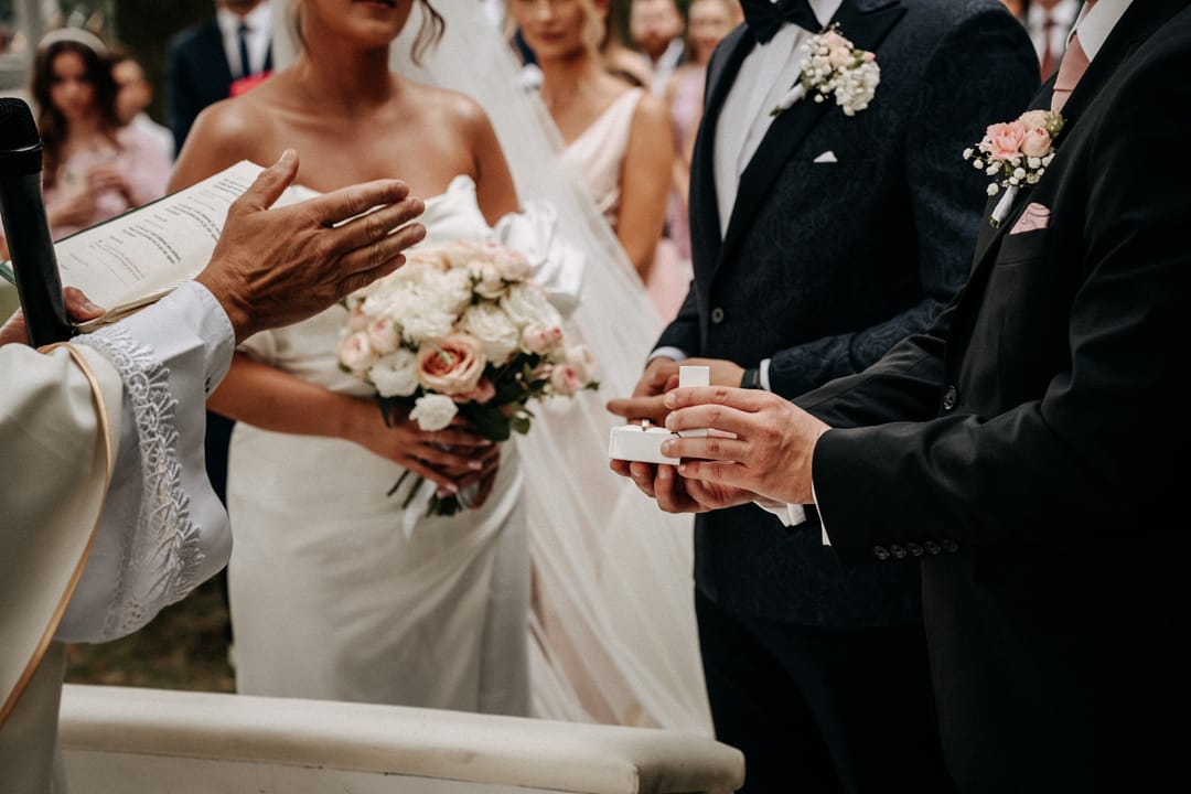 Ślub kościelny w plenerze Lipowy Dwór