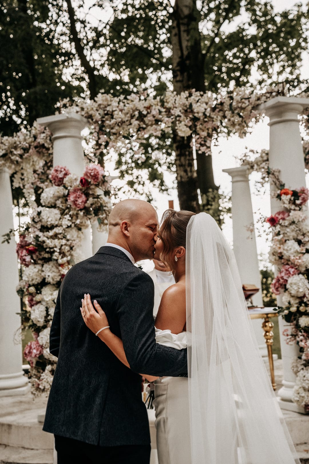 Ślub kościelny w plenerze Lipowy Dwór