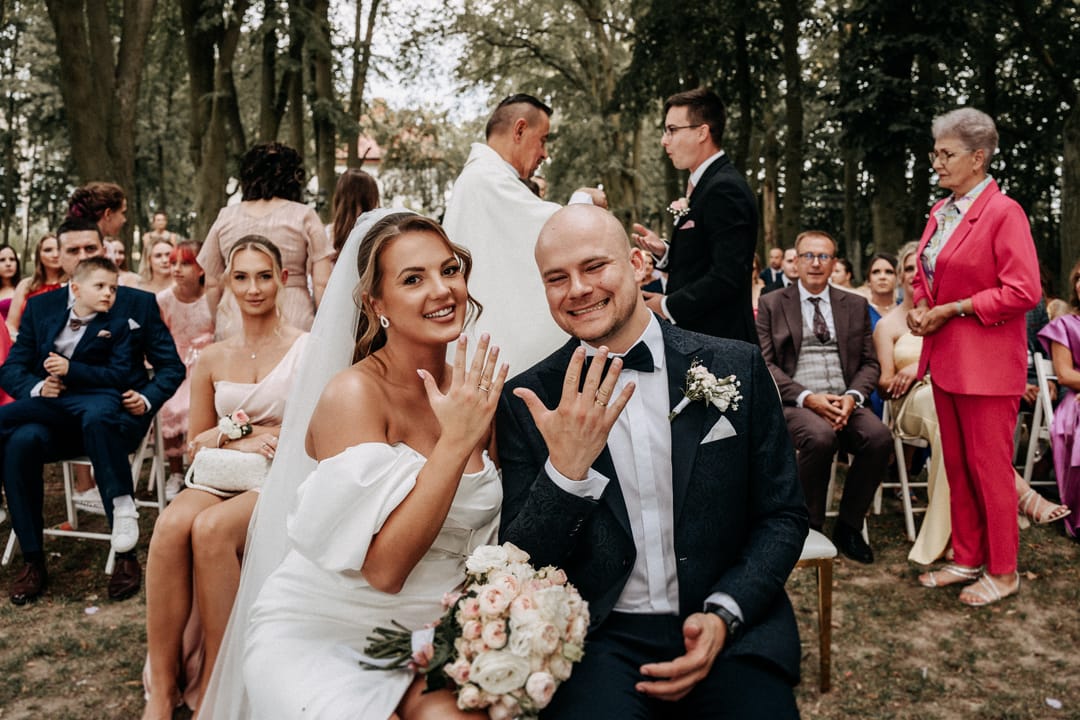 Ślub kościelny w plenerze Lipowym Dworze