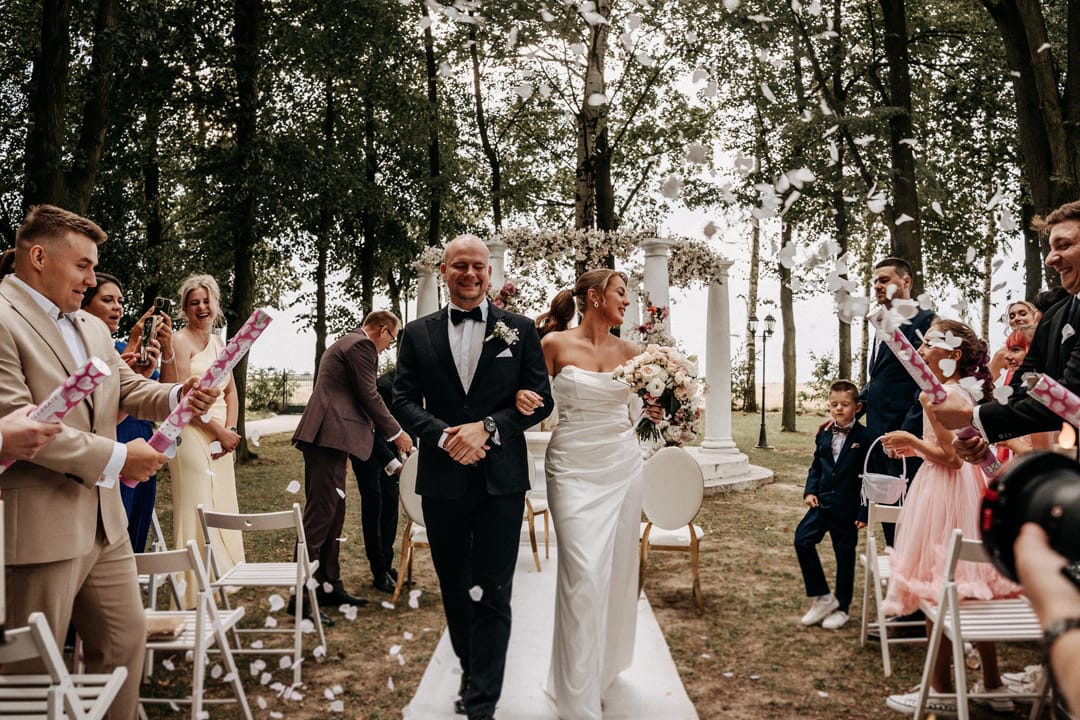 Ślub kościelny w plenerze Lipowym Dworze